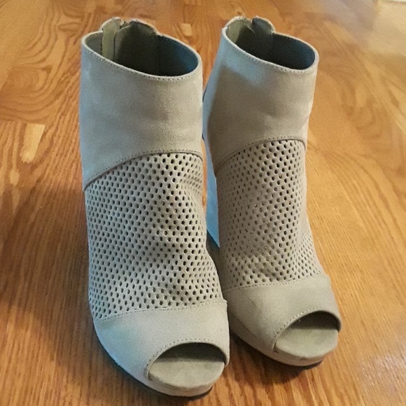 Grey Booties - Picture 3 of 5